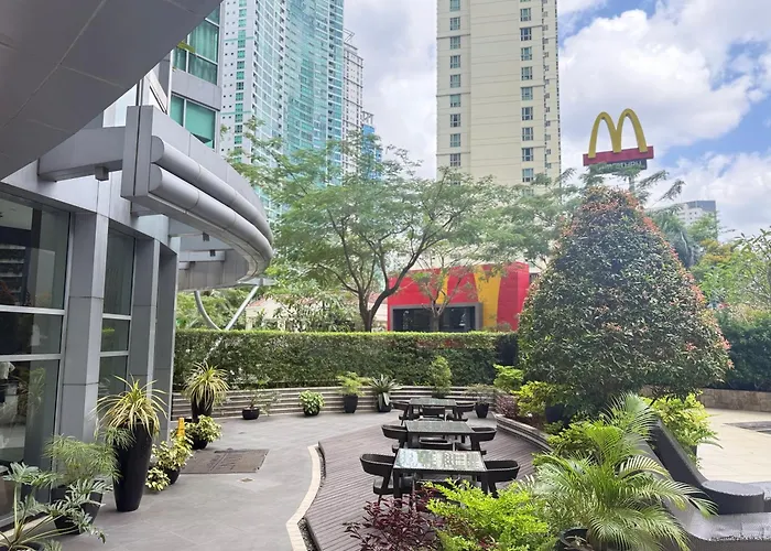 Spacious Bgc 2 Bedroom With A View